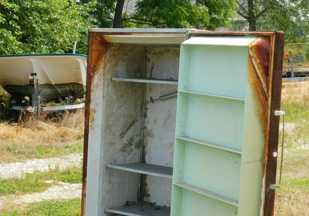 brokenfridge-1920w